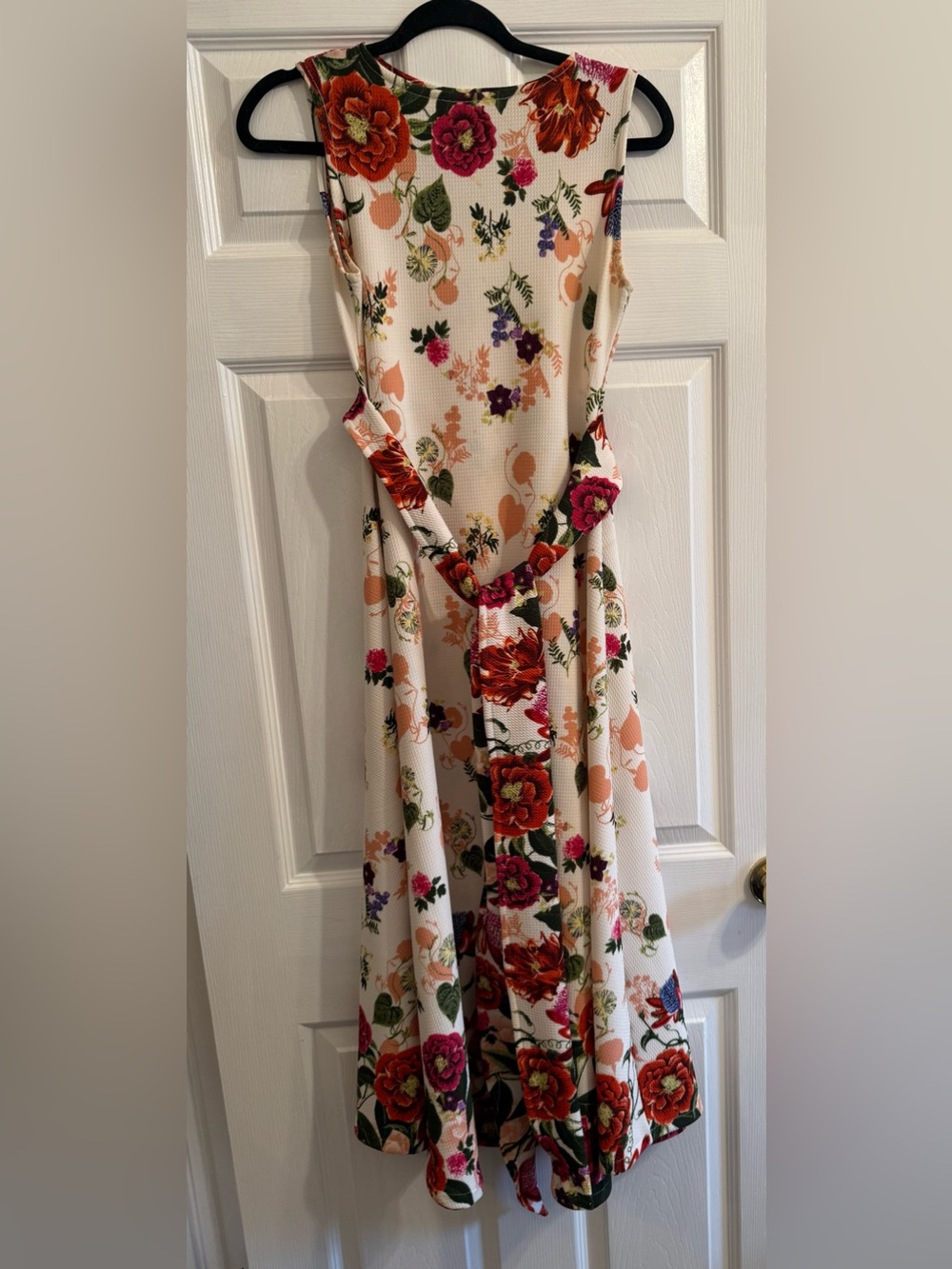 SOOLEY Sleeveless Floral Midi Dress in Cream with Pink and Red Floral